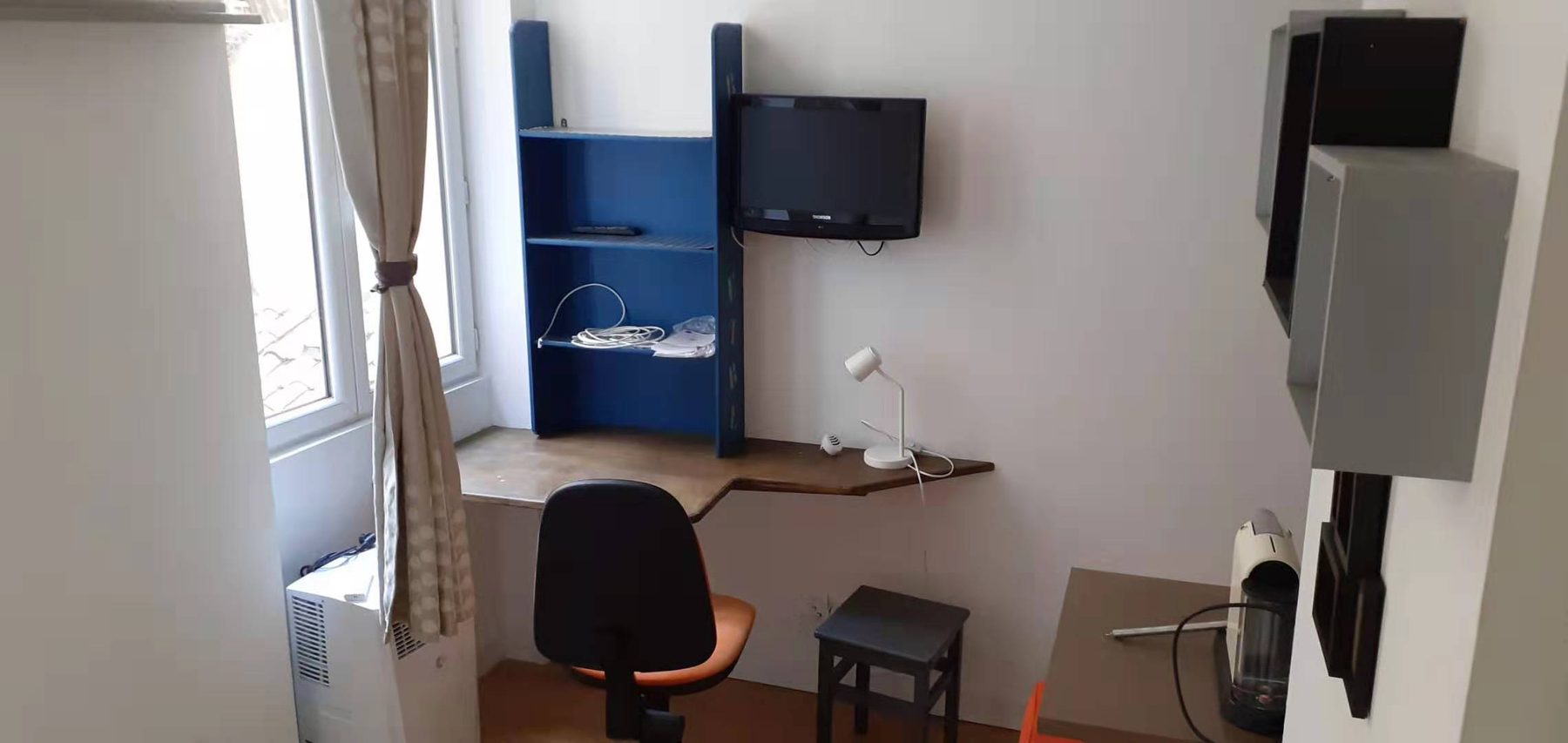 Studio a cote du lycee Thiers + internet + Clim (Côté cour et avec deux fenêtres) — photo 8