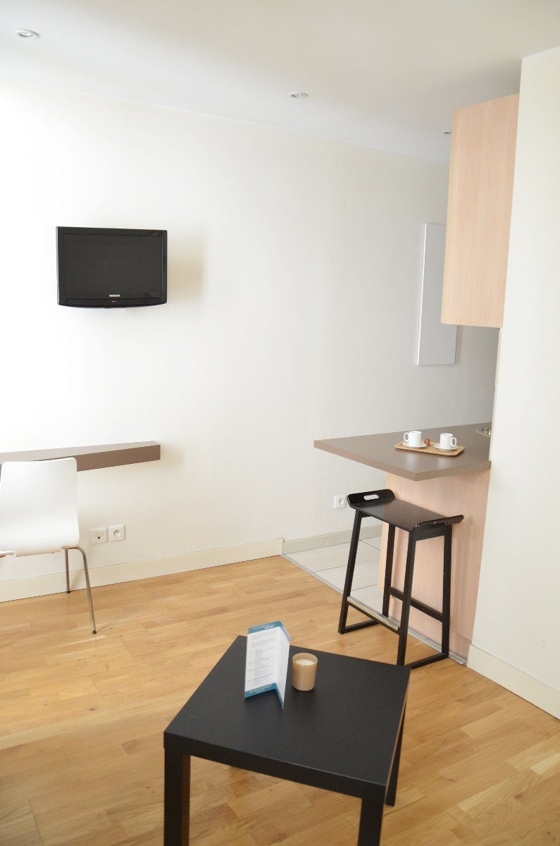 Studio lycee thiers cote Place 1er etage — photo 4