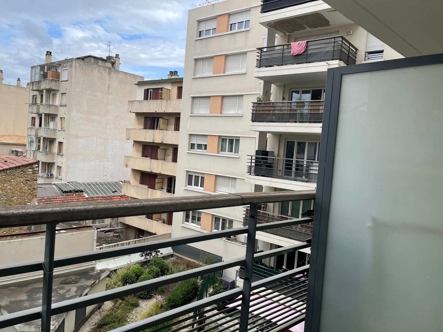 Grand T1 de 28 m2 entièrement équipé aux Chartreux — photo 108