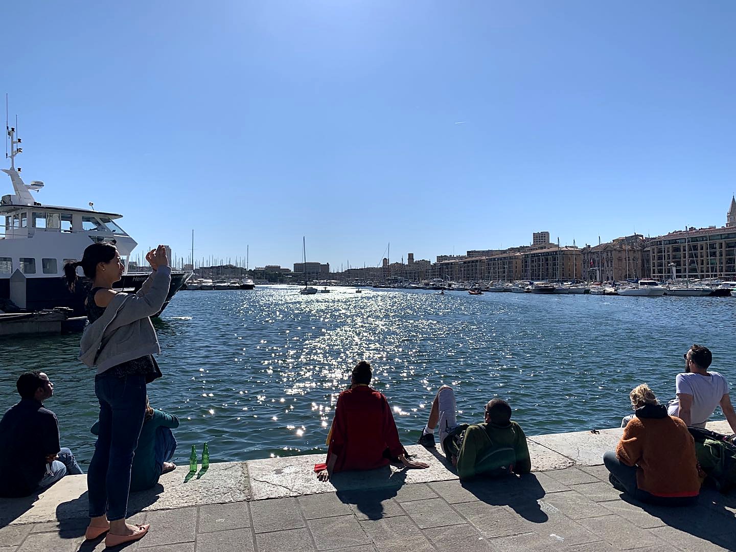 Vue réelle des quais et bateaux du Vieux-Port
