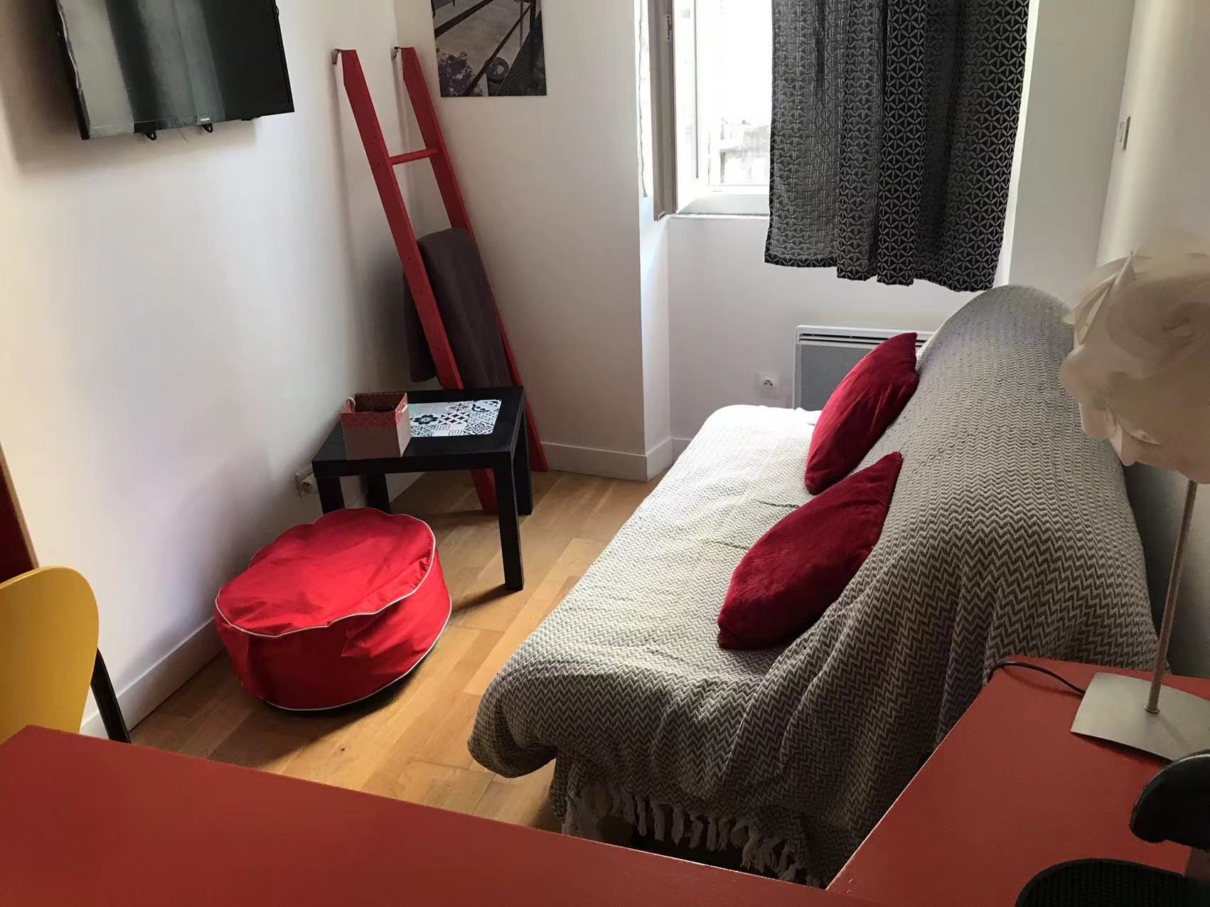Studio lycee thiers côté cours avec internet + clim