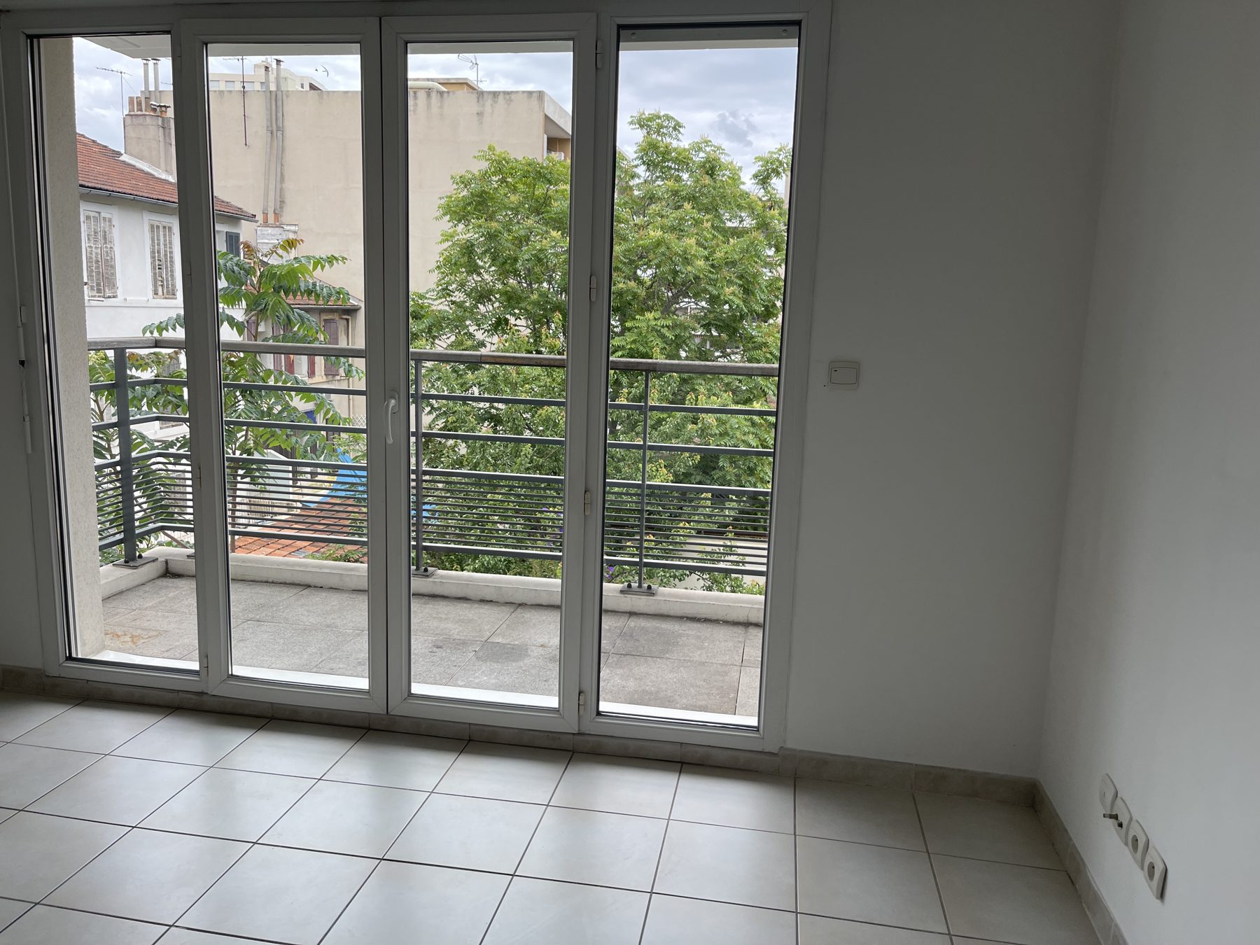 Grand T1 de 28 m2 entièrement équipé aux Chartreux — photo 124