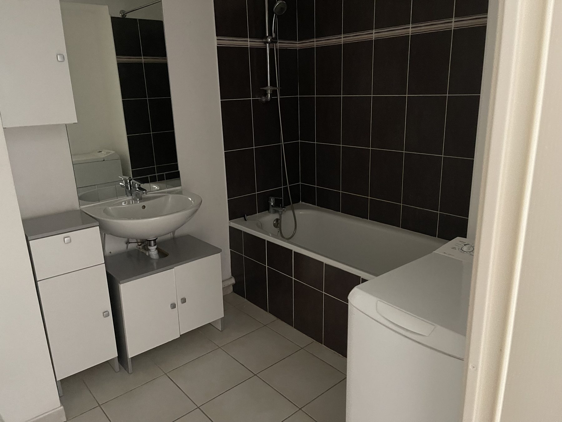 Grand T1 de 28 m2 entièrement équipé aux Chartreux — photo 122