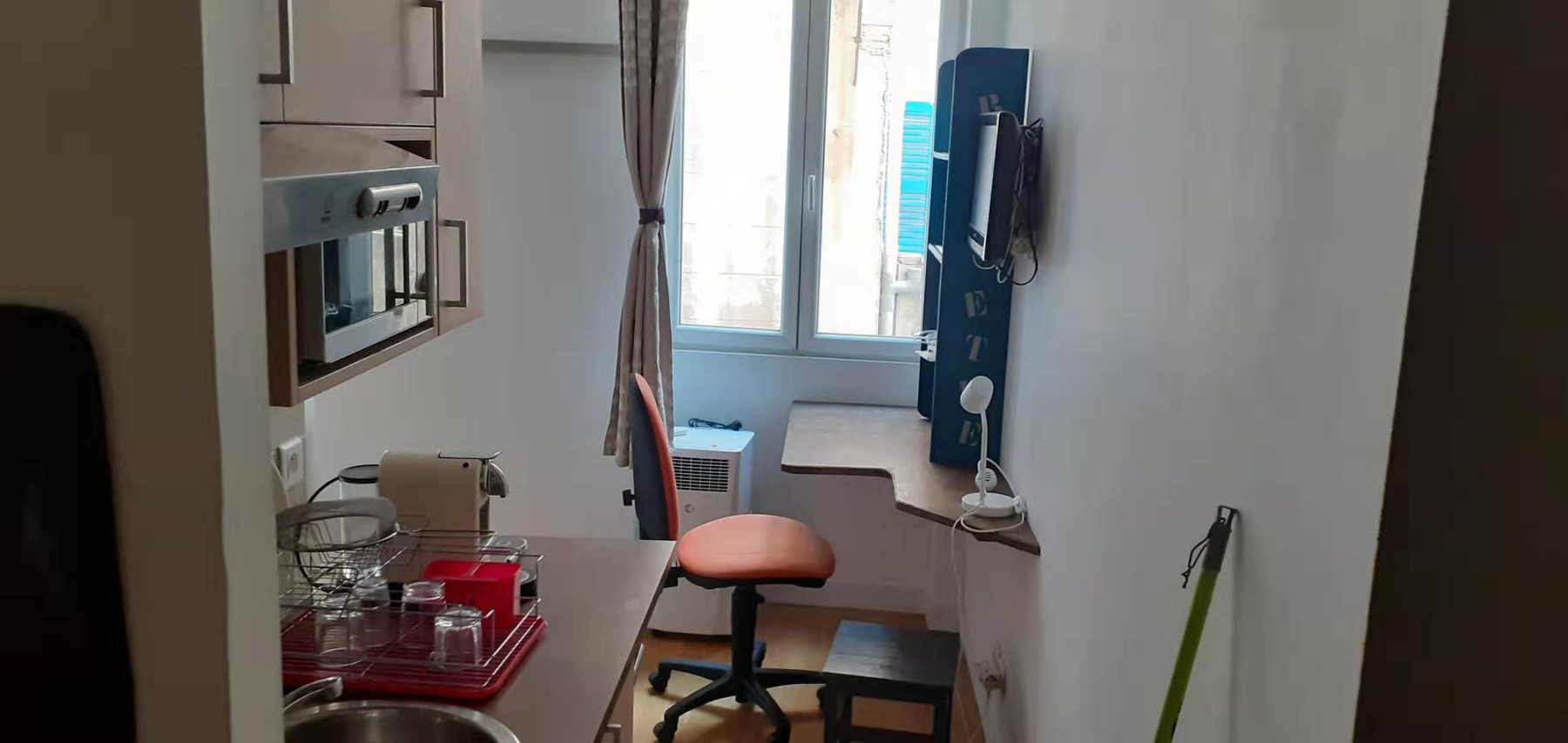 Studio a cote du lycee Thiers + internet + Clim (Côté cour et avec deux fenêtres) — photo 9